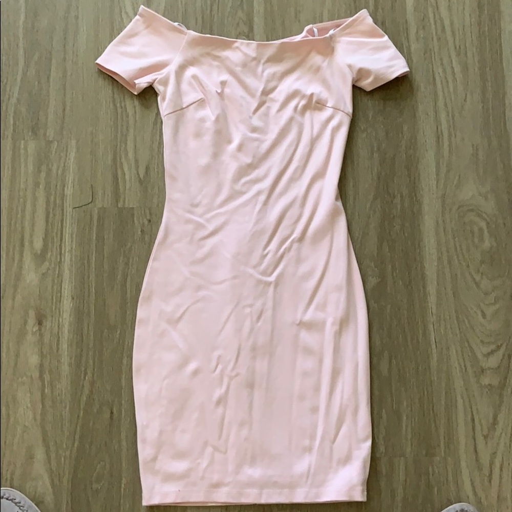 Lulu’s XS pink off the shoulder bodycon.